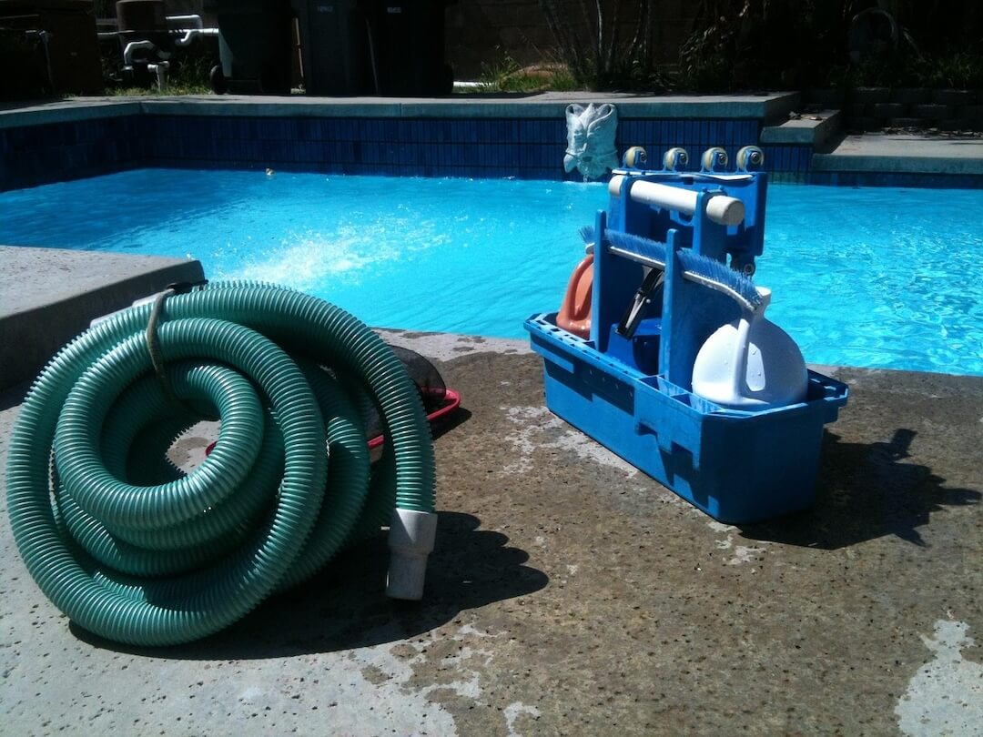 How to Properly Empty Your Pool Skimmer Basket in Hamilton Bay Image