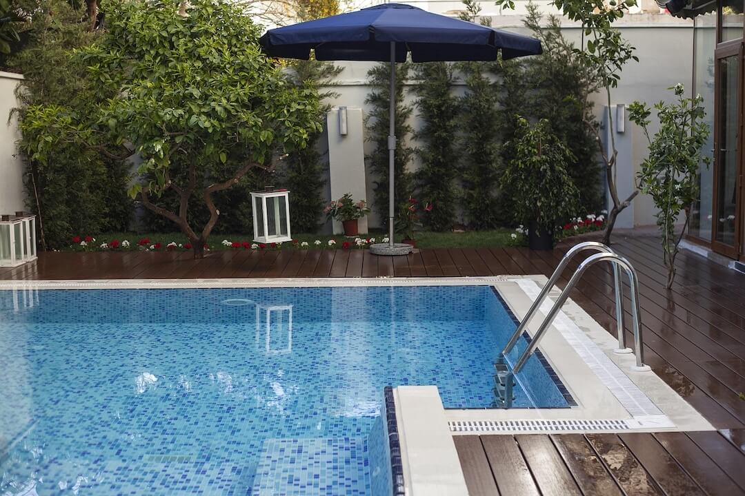 Customizable Pool Automation Features for Every Home Image